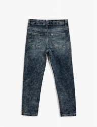 Slim jeans med normalhög midja