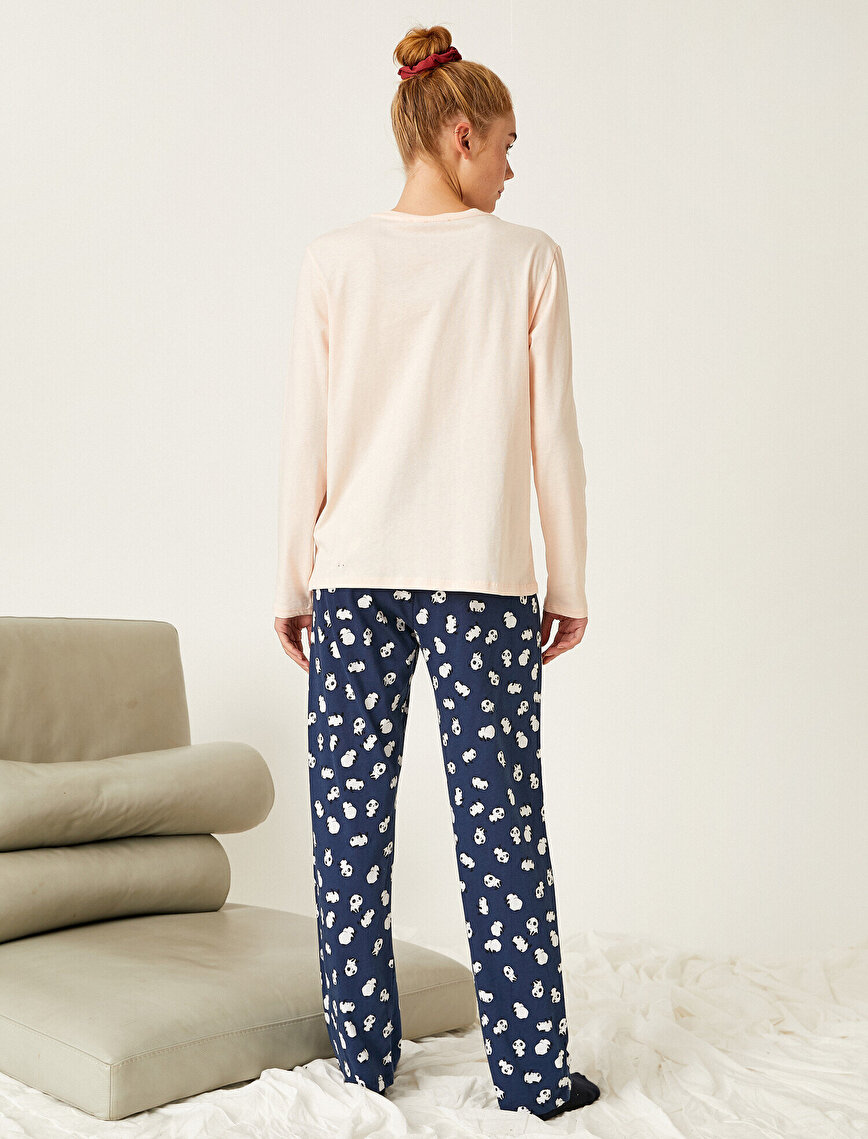 Pyjamas med topp och byxa