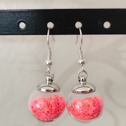 Örhängen glasglob med neonrosa stjärnglitter 16mm