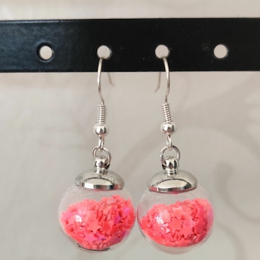 Örhängen glasglob med neonrosa stjärnglitter 16mm