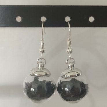 Örhängen glasglob med svart cirkelglitter