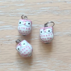 Uggla berlocker i porslin rosa