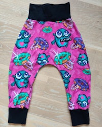 Baggypants rosa med moster och munkar stl 98-104
