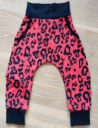 Baggypants rosa med lopadprint i stl 98-104