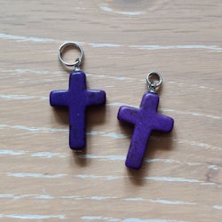 Berlock kors i howlite