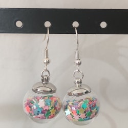 Örhängen glasglob med mixat stjärnglitter