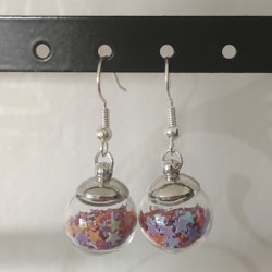 Örhängen glasglob med mix orange, lila och rött stjärnglitter