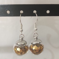 Örhängen glasglob med guld stjärnglitter