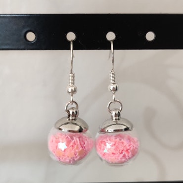 Örhängen glasglob med rosa stjärnglitter