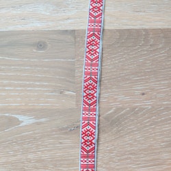 Nyckelband med dräktband röd på vit med gröna och blåa detaljer bred