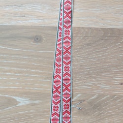 Nyckelband med dräktband röd på vit med gröna och svarta detaljer