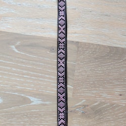 Nyckelband med dräktband rosa på svart