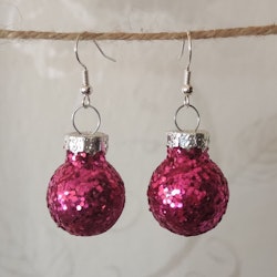 Örhängen med julkulor i  rosa