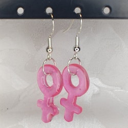 Örhängen med små kvinnosymboler i cerise