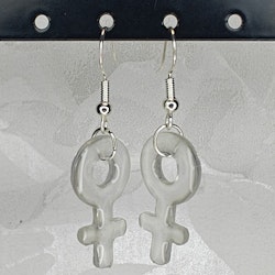 Örhängen med små kvinnosymboler i ice grey 1