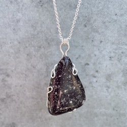 Halsband med porfyr