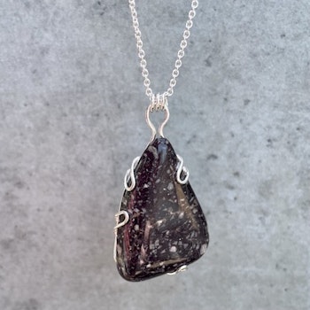 Halsband med porfyr