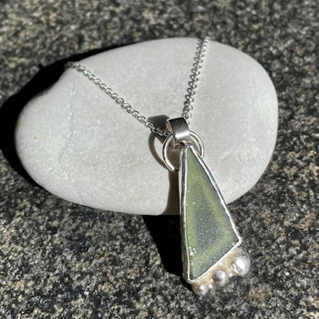 Halsband med havsglas