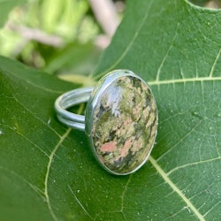 Ring med unakit, stl 19,25