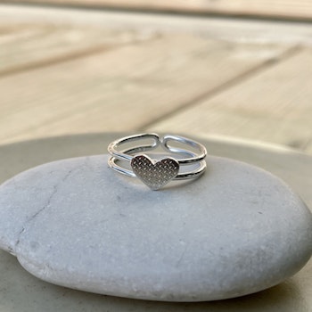 Ställbar ring med hjärta