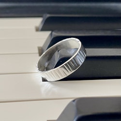 Ring med oregelbundet mönster, större storlekar