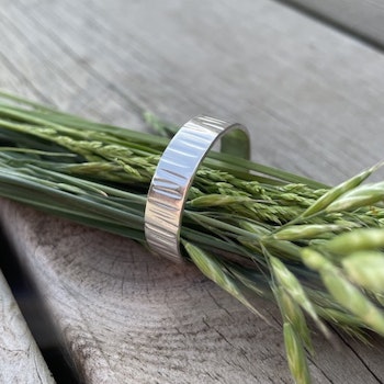 Ring med oregelbundet mönster, större storlekar