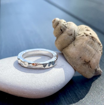 Hamrad ring