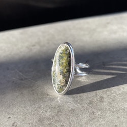 Ställbar ring med kvarts/epidot