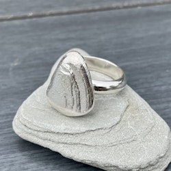 Ring med gjuten "sten" stl 18,5