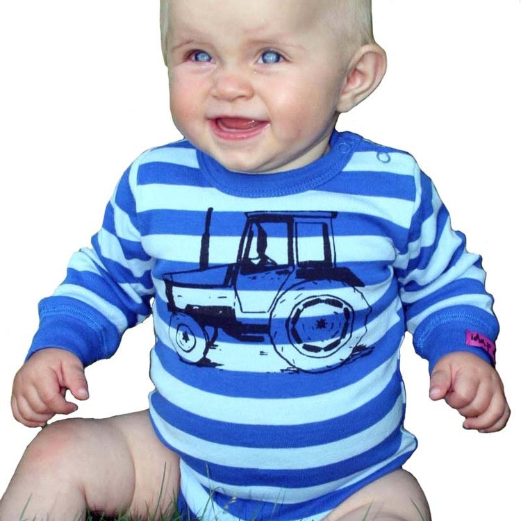 Bebisbody blå med traktor. Blå babybody med valmet traktor.