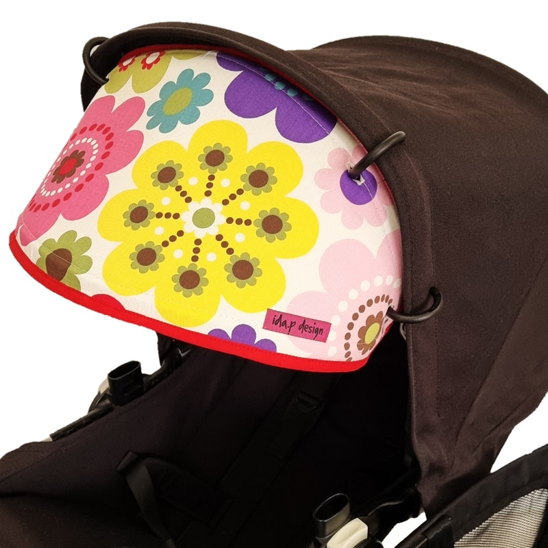 Solskydd barnvagn i blommigt tyg från Åhlens
