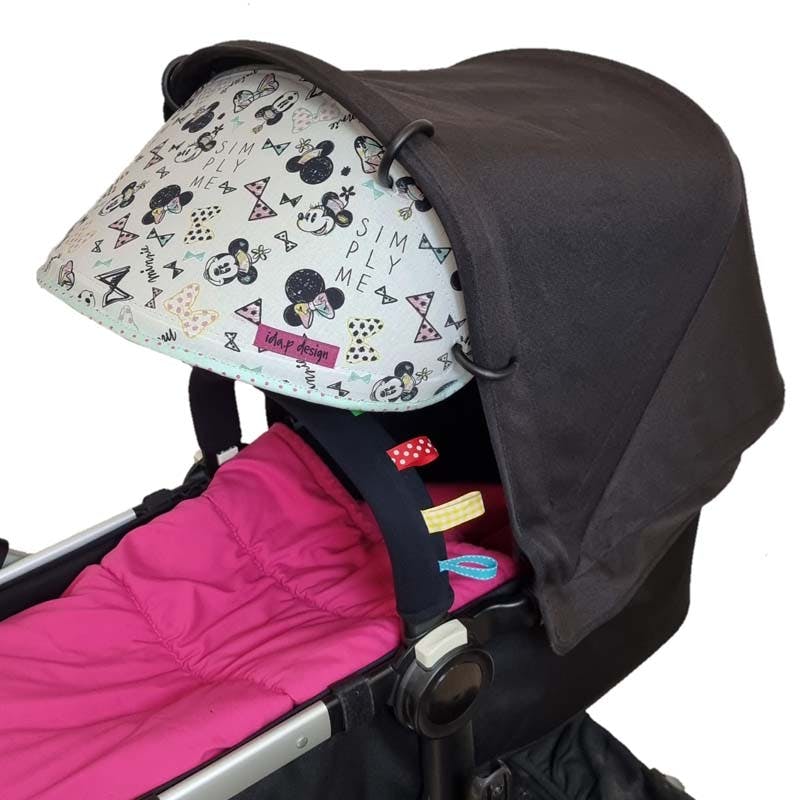 Solskydd barnvagn med mönster av Mimmi Pigg i pastellfärger.