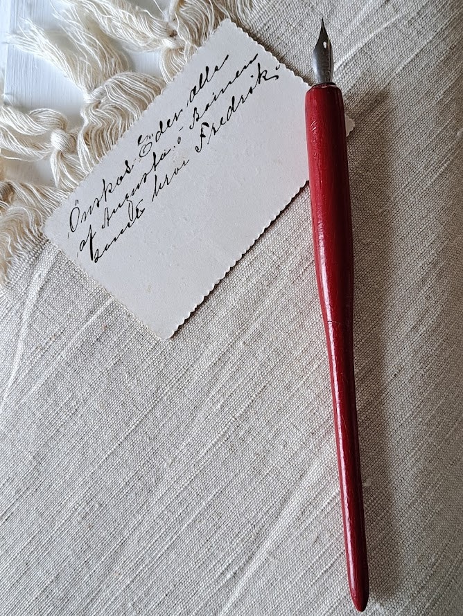 Vintage pennskaft med stålstift och handskrivet kort