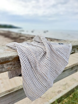 Handduk av återvunnet material, beige R E A
