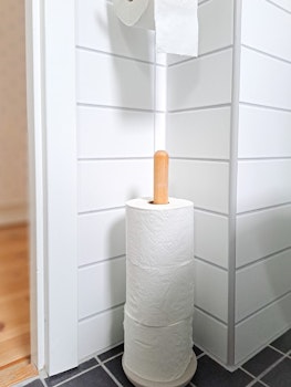 Toapappershållare R E A