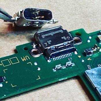 Nintendo Switch Oled USB-C port reparation