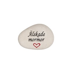 Natursten med texten "Älskade mormor"
