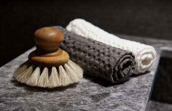 Liten borste med knopp