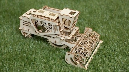 UGEARS Combine Harvester