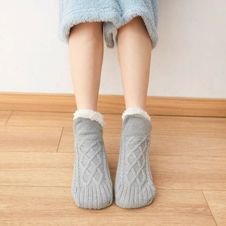 Varma sockor med halkskydd