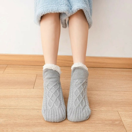 Varma sockor med halksydd