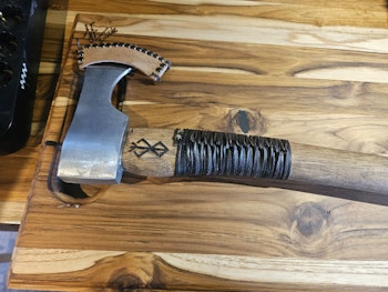 Vikingainspirerad yxa XL