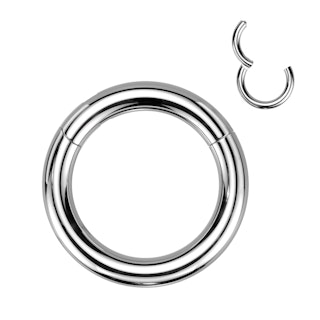 Handpolerad titanium clicker ring med gångjärn 5mm