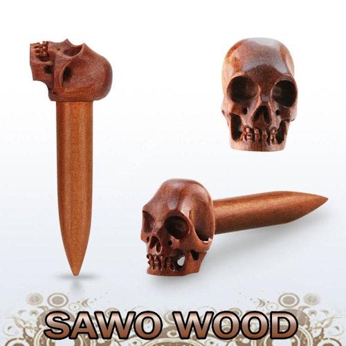 Töjning i sawo wood trä med handkarvad dödskalle
