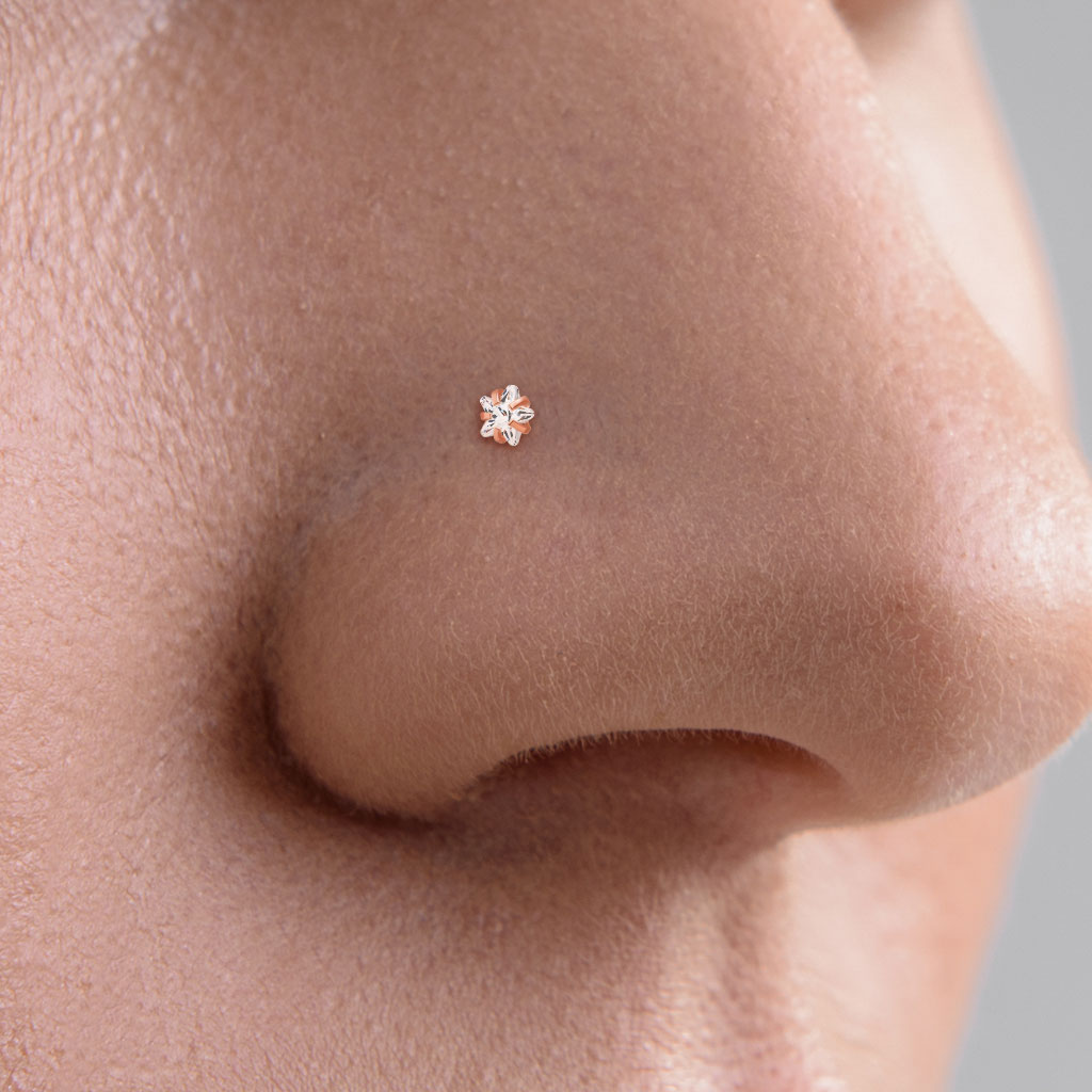 Nässmycke "Nose screw" 0.8mm med prong-set stjärnformad CZ