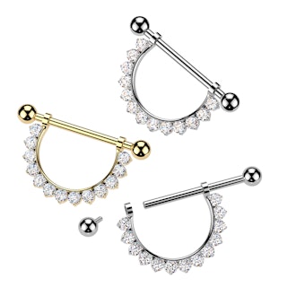 Bröstsmycke i titan med klar cubic zirconia stenar i hänge