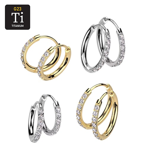 Örhänge / Hoop huggie i titanium med cubic zirconia (par)