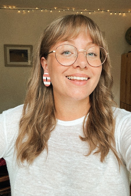 OUMOU (roströd/vit)