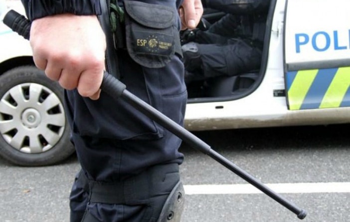 ESP 16" Teleskopbatong i härdat stål inkl. hölster