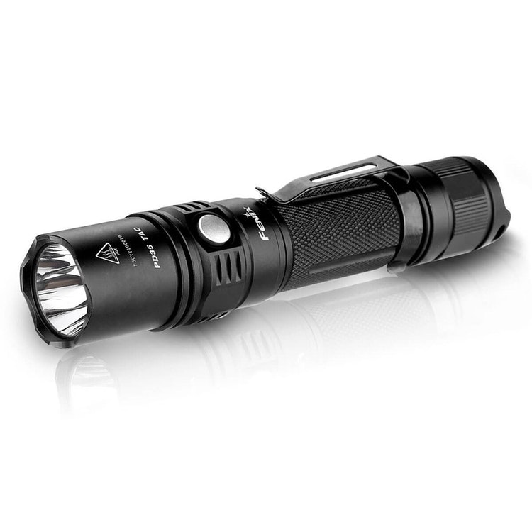 FENIX PD35 TAC - Taktisk polisficklampa med 1000 lumens